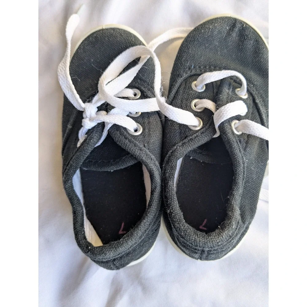 Toddler Girl Black And‎ White Shoes Size 7